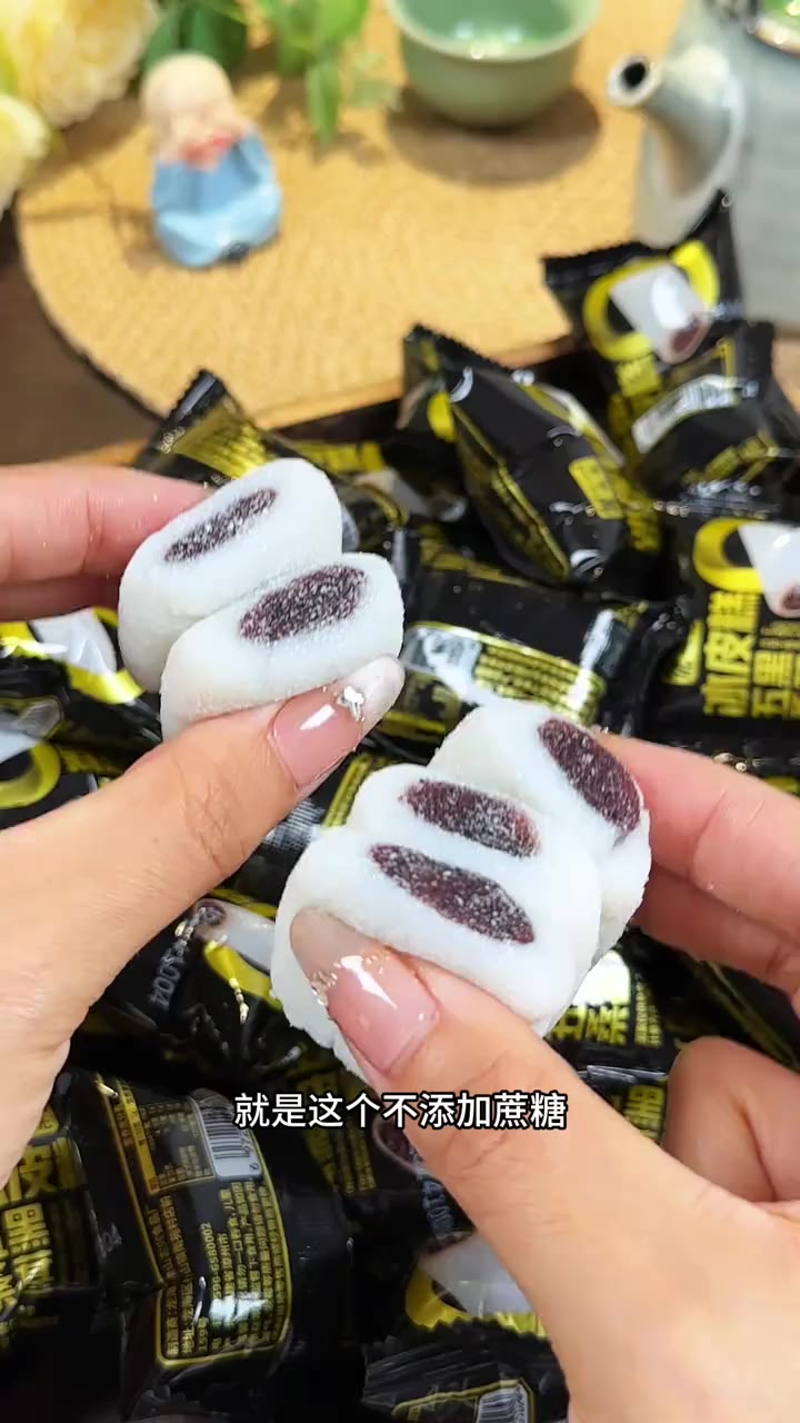 #fyp#food#snack#dinner#lunch#breakfast#delicious#girls#kids#cake#bread#health#tea#chinese snack#中国#金麦格#五黑桑葚冰皮糕这个冰皮五黑桑葚糕，软糯拉丝微甜不腻也太好吃了，关键价格还特别便宜!姐妹们赶紧囤起来吧! #大人小孩都爱吃#糕点美食#软糯香甜 #超好吃#口感好