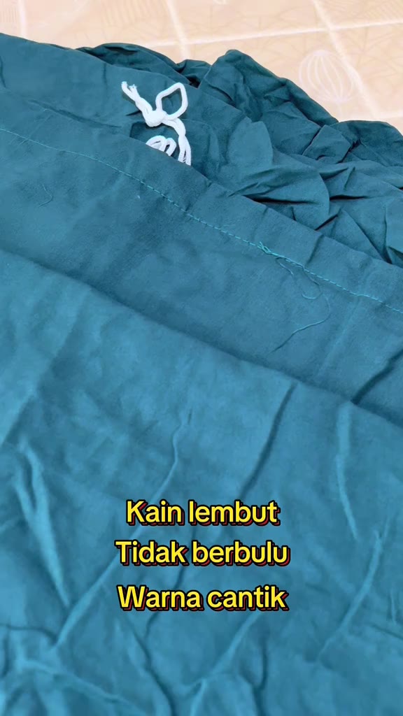 Cadar kosong pun boleh menang gaya! 💚 Minimalis tapi mewah betul! Tak ada corak pun tak apa… sebab kain & warna ni dah cukup classy! 💯 Cadar pure color ni memang minimalist aesthetic habis！ 💚 Warna hijau gelap ni tenang & elegan, makin tengok m...