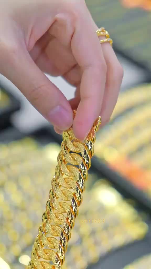 Hi ampa,cantik tau lipan kait 3 nie..merelip jer klu ampa pakai,yg nie lebar 2.5cm tau.. full patri & paling penting ringan jer.. dh byk lagi tg tinggal,klu ampa mau,mai terus order..tekan saja beg kuning gaiss.. jgn tunggu lama2… jom..       #syu...