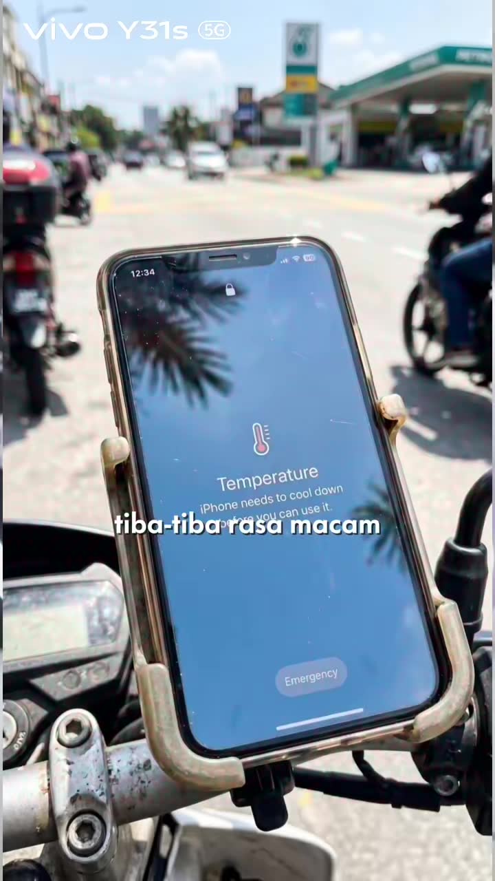 Panas gila? ☀️ Phone masih chill je! 😎📱 Dengan Enhanced Heat Resistance, vivo Y31s kekal lancar walaupun bawah panas terik. 🔥💪 #vivoY31s #AlwaysOnz #vivoMalaysia #TahanPanas