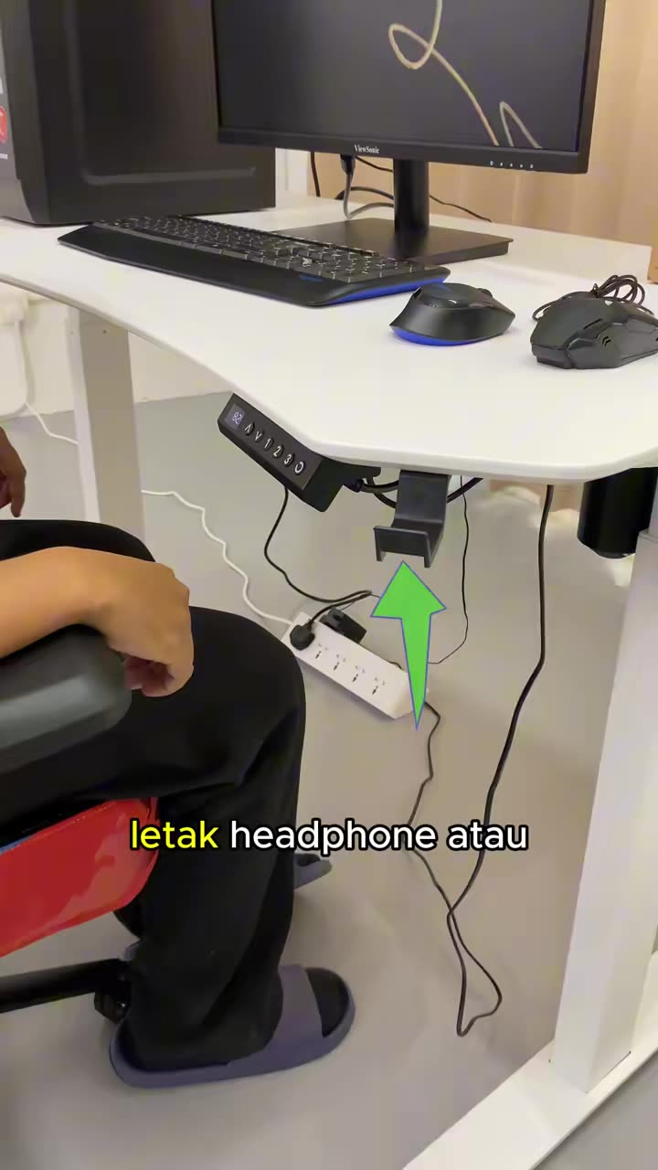 Nak turun atau naik guna jarije. Simple macamtu je. Mudah ikut keselesaan ketinggian korang. Grab cepat-cepattt?       #ttracing #titus #titussmartdesk #smartdesk #electricheightadjustment #fyp