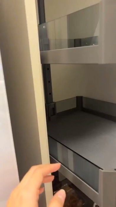 "Suka betul tengok susunan rak macam ni. Kaca gelap tu memang nampak mahal!" #rack#murah#cantik