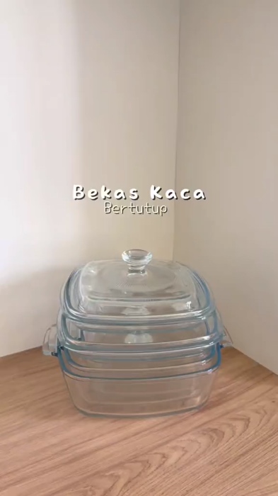 Suka betul bekas kaca yg bertutup mcm ni. Dah siap masak terus boleh hidang dim ni jee tau. Boleh masuk microwave, oven juga #glass #pot #glasspot