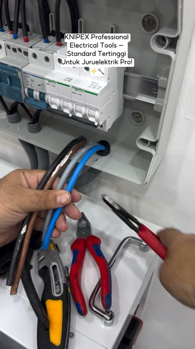 Original Knipex! Tingkatkan kualiti kerja anda ke tahap "Master" hari ini. #KnipexMalaysia #ElectricianTools #WireStripper #CableShears #professional