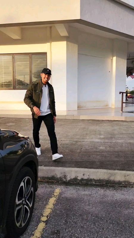 Lebih macho pakai jaket macam ni