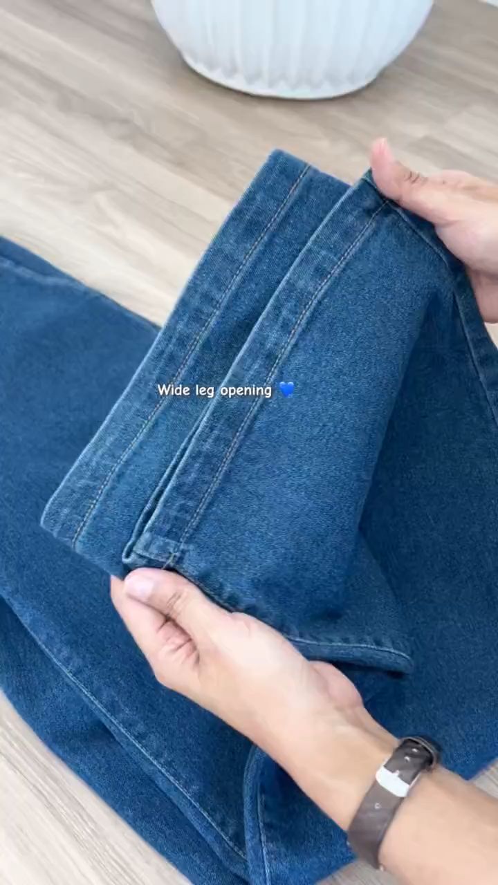 Effortless fit, everyday comfort 🥰. ELGINI Denim Loose Cut Pants now restocked ✨. #elgini #elginimalaysia #denimpants #fyp #jeans
