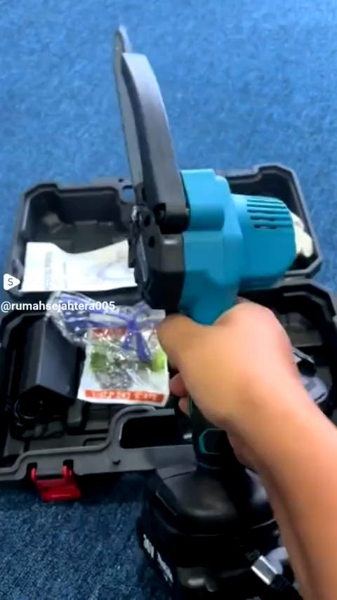 Cut faster, easier🌳⚡Makita cordless chainsaw – powerful, portable & perfect for home or outdoor use!#makita #cordlesschainsaw #chainsaw #gergajikayu